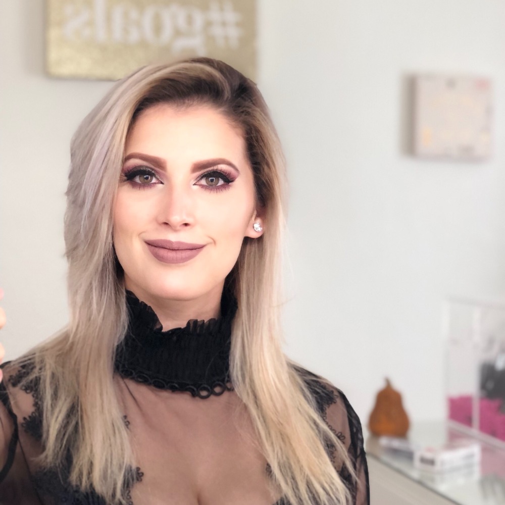 Meet your Posher, Makeup